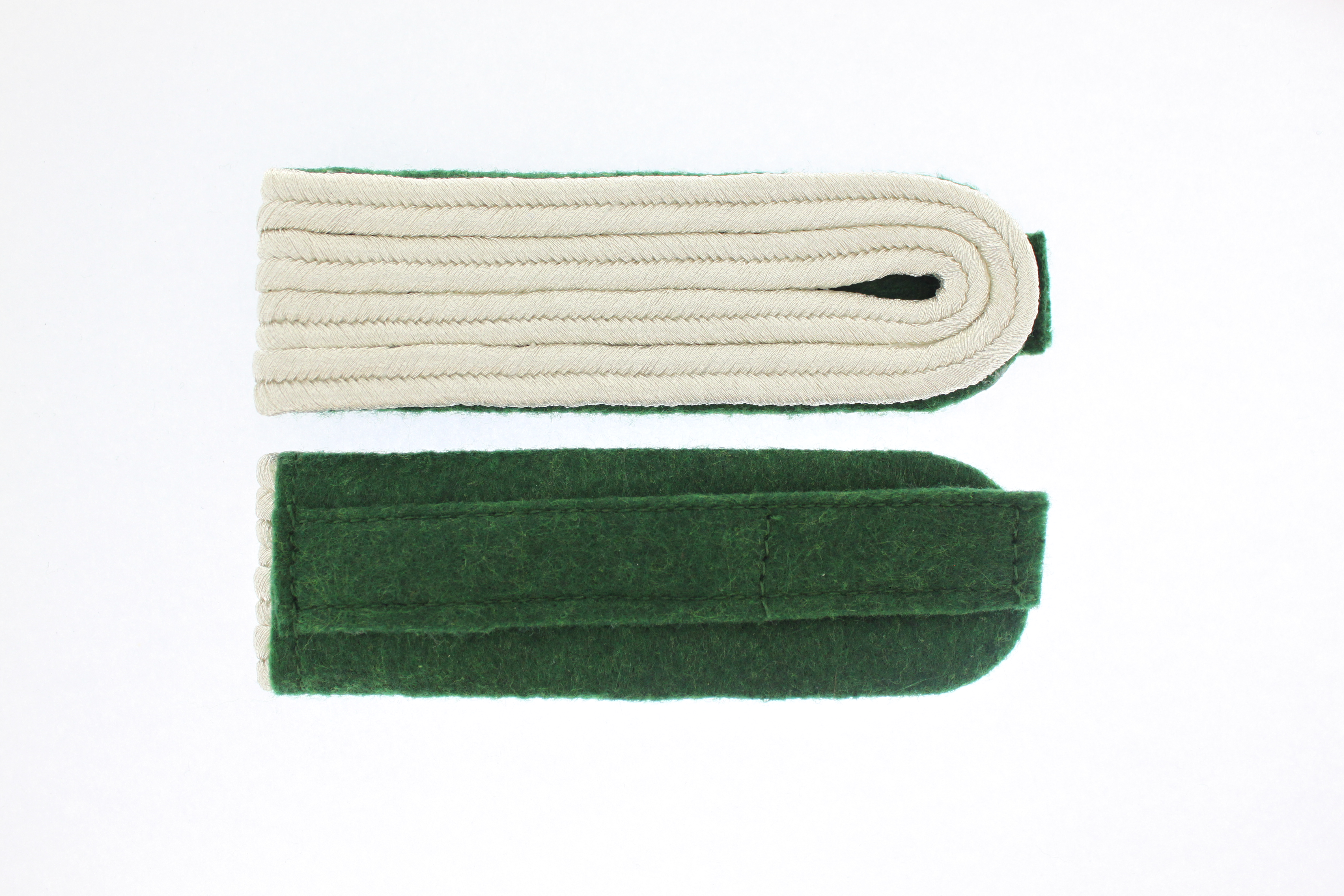 Schulterstück vierstreifig silber auf grün
